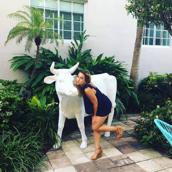 Meet your Posher, Laura - Picture 1 of 1